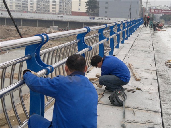 儋州不锈钢桥梁护栏除锈维护的重要性及其方法
