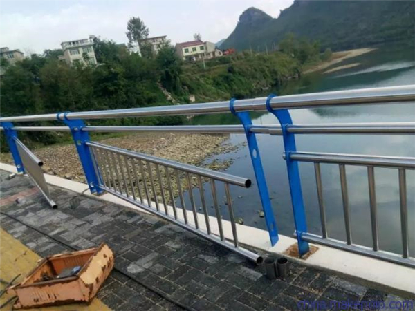 儋州不锈钢复合管护栏是一种卓越的防护材料